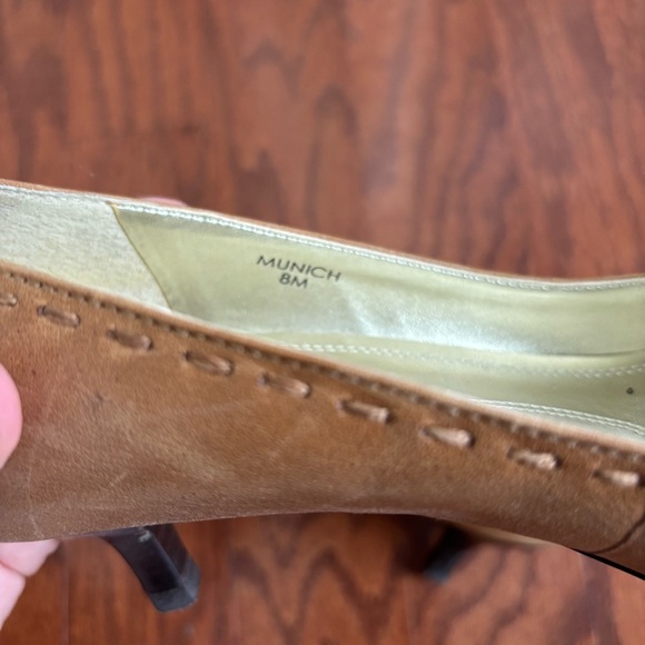 Tahari Camel Munich Kitten Heels with Bow Detail, 8 - Picture 8 of 8